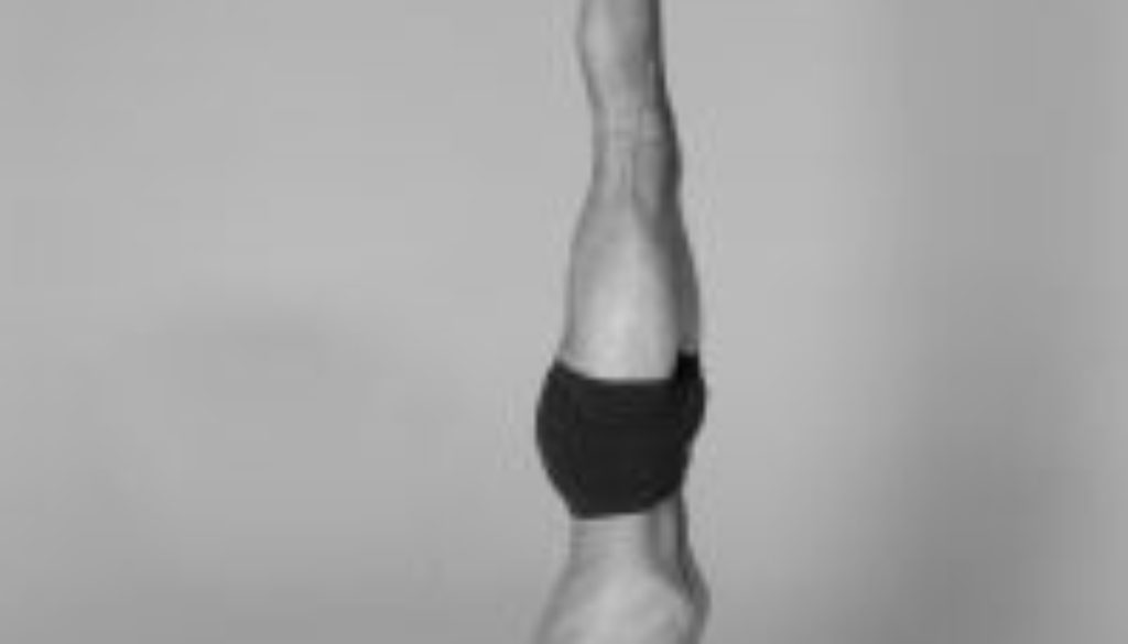 443124_headstand