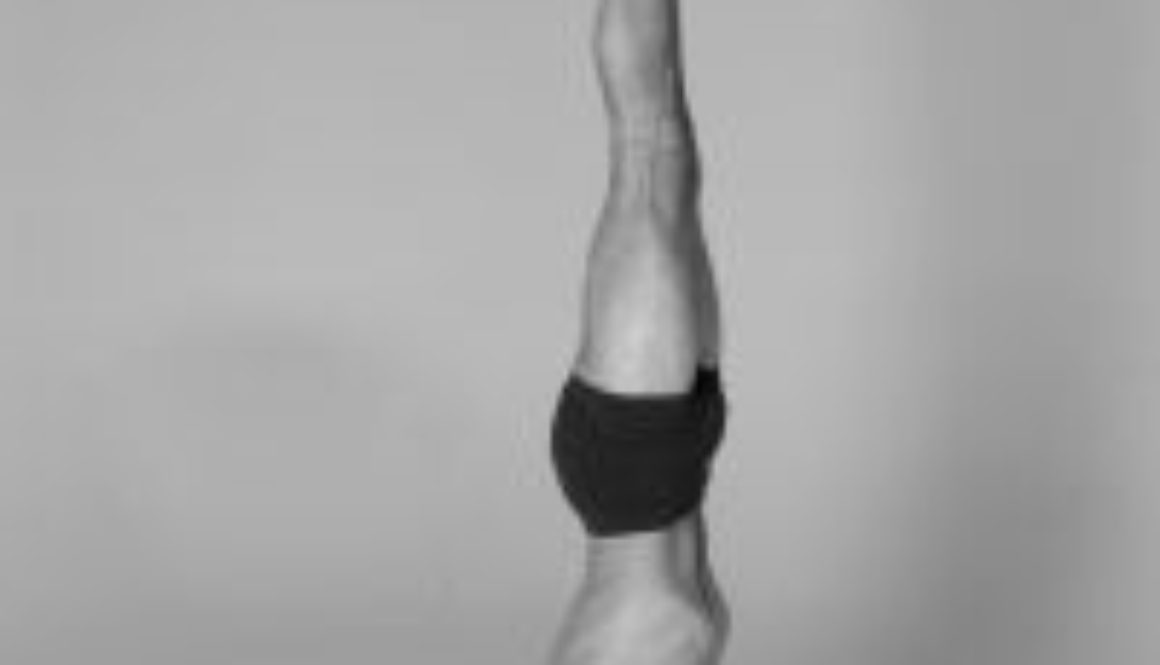 443124_headstand